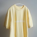 作品【NEW】ヴィンテージライクLOGO Tシャツ / ユニセックス / スモークイエロー