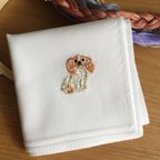 作品手刺繍コットンハンカチ（キャバリア　ブレンハイム）