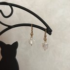 作品マザーオブパール🐾キャットピアス