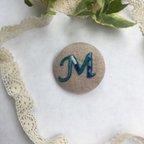 作品イニシャルMの刺繍ブローチ