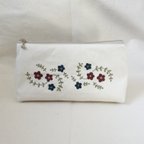 作品小花柄の手刺繍ポーチ