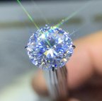 作品5.0ct　大粒モアサナイト　美しく煌めくルース　Large-grain moissanite! Beautifully shimmering loose