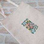 作品A4サイズが入る、うさぎの刺繍トートバッグ