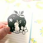 作品切り絵　うさぎ　しおり　りんご