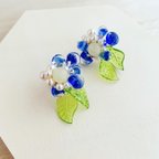 作品【 特集掲載 】Blue glass flower plastic beads earring