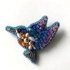 作品空飛ぶ宝石　羽ばたく　カワセミ　ブローチ　ビーズ刺繍　野鳥　鳥　生き物　水辺の宝石　美しい鳥　翡翠