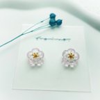 作品【選べるピアス・イヤリング】ガラスのお花 桜×ゴールド