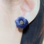 作品お花の刺繍イヤリング(ブルー)