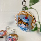 作品カフェ猫の「マカロンミラーキーホルダー」グレー系