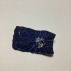 作品手縫いの青い花のブローチ
