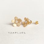 作品 ひみつの煌めき　金色お花のパールピアス