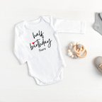 作品名入れ　ハーフバースデー　ベビー服　ロンパース　Personalized Half Birthday Baby Onesie Rompers ６ヶ月　お祝い