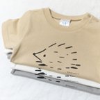 作品はしるハリネズミ / ライトベージュ / キッズTシャツ S01 