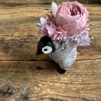 作品✴︎お花を運ぶ皇帝ペンギン...pink