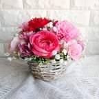 作品感謝の花籠 - ピンクのバラとカーネーションのアーティフィシャルフラワーアレンジメント
