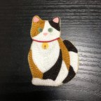 作品刺繍糸のブローチ•猫(三毛)
