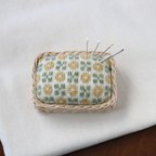 作品草花模様の毛糸のピンクッション イエロー 編み物用の針もOK     