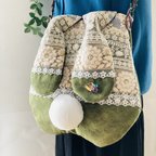 作品【全面インド刺繍RIBON】革調グリーン・クリスタルストーン【大うさぎポシェット】