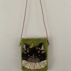 作品ふわふわもふもふ猫さん刺繍　羊毛フェルト生地のショルダーバッグ