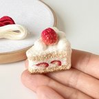 作品【ａ】本物そっくり＊刺繍糸でできた苺のショートケーキ