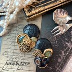 作品vintage button𓆸⋆*×レザー 翡翠色の貴婦人❁⃘ピアス＊イヤリング