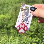 作品肉球 キーホルダー  レッド 赤 本物のかすみ草の花びら 犬 猫 ペット イメージカラー 推しカラー 受注生産