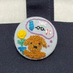 作品【送料無料】刺繍　くるみボタン　ブローチ　トイプードル　#84