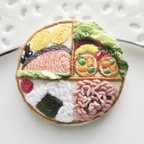 作品《受注制作》【和のごちそう弁当】刺繍 ブローチ/キーホルダー