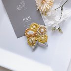 作品【新作】輝く黄色の丸花 ビーズ刺繍ブローチ