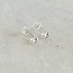 作品Silver925・tiny(Silverdball&Pearl)スタッドピアス（重ね合わせ