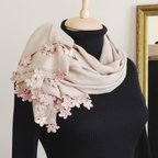 作品【再販】レースの花付き パシュミナストール「桜」サンドベージュ