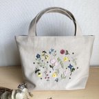 作品ボタニカルフラワー刺繍のトートバッグ