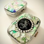 作品pill case  accessory case tiger ピルケース　アクセサリー　虎　レジン  キラキラ　四角　シェル