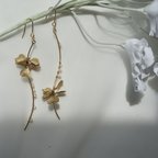 作品gold flower & baroque pearl wave earrings