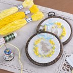 作品大久野島のうさぎとミモザの花刺繍キット＋モール刺繍糸と緑のシルクぼかし刺繍糸のセット販売