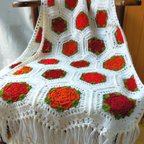 作品【送料無料】✩.*˚  薔薇のモチーフ ✩  ショール　ストール　マルチカバー　ブランケット　かぎ編み　編み物