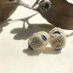 作品Navy×fluffy Oval earrings