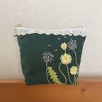 作品たんぽぽとわた毛の刺繍ポーチ 𖤣𖥧𖥣｡𖥧𖧧 / マチあり