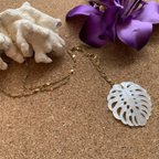 作品Monstera shell necklace