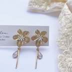 作品セール中　1800yen→1500yen "煌めくお花の雫" ピアス　イヤリング変更可能　結婚式　ブライダル　　