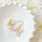 作品小さな花の耳飾り　【さくら】ピアス/イヤリング　パール　ビーズフラワー