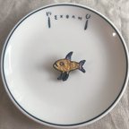 作品歩く魚くん刺繍ブローチ