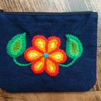 作品アヤクーチョ刺繍のポーチ