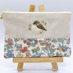 作品お花畑とすずめ💐刺繍入りポーチ　野鳥　鳥　小鳥　リバティ使用