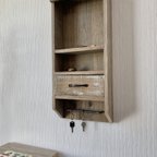 作品古い木材のウォールシェルフ　壁掛け飾り棚　店舗什器