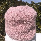 作品コチニールで染めた淡いピンク色の羊毛帽子