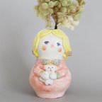 作品イヌと女の子の花瓶　イエロー×ピンク（一輪挿し／磁器）