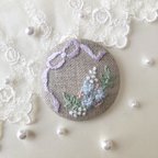 作品送料無料໒꒱· ﾟリボンとお花の刺繍ブローチ