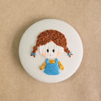 作品3つ子ちゃんの刺繍くるみボタン①(選べるブロ―チorヘアゴム)