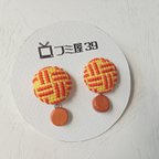 作品刺繍とウッドビーズのピアス